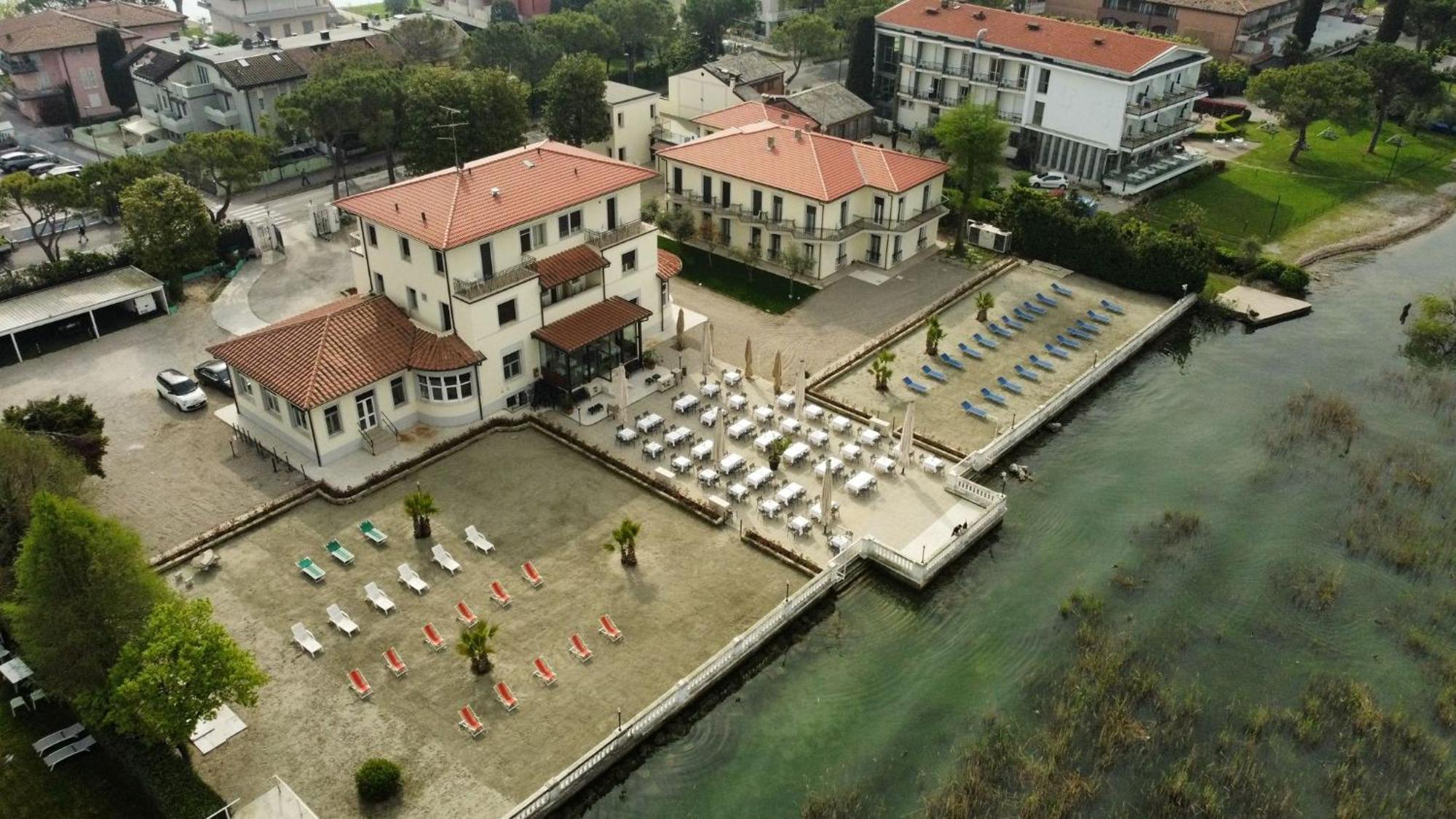 Hotel Villa Trieste Сірміоне Екстер'єр фото