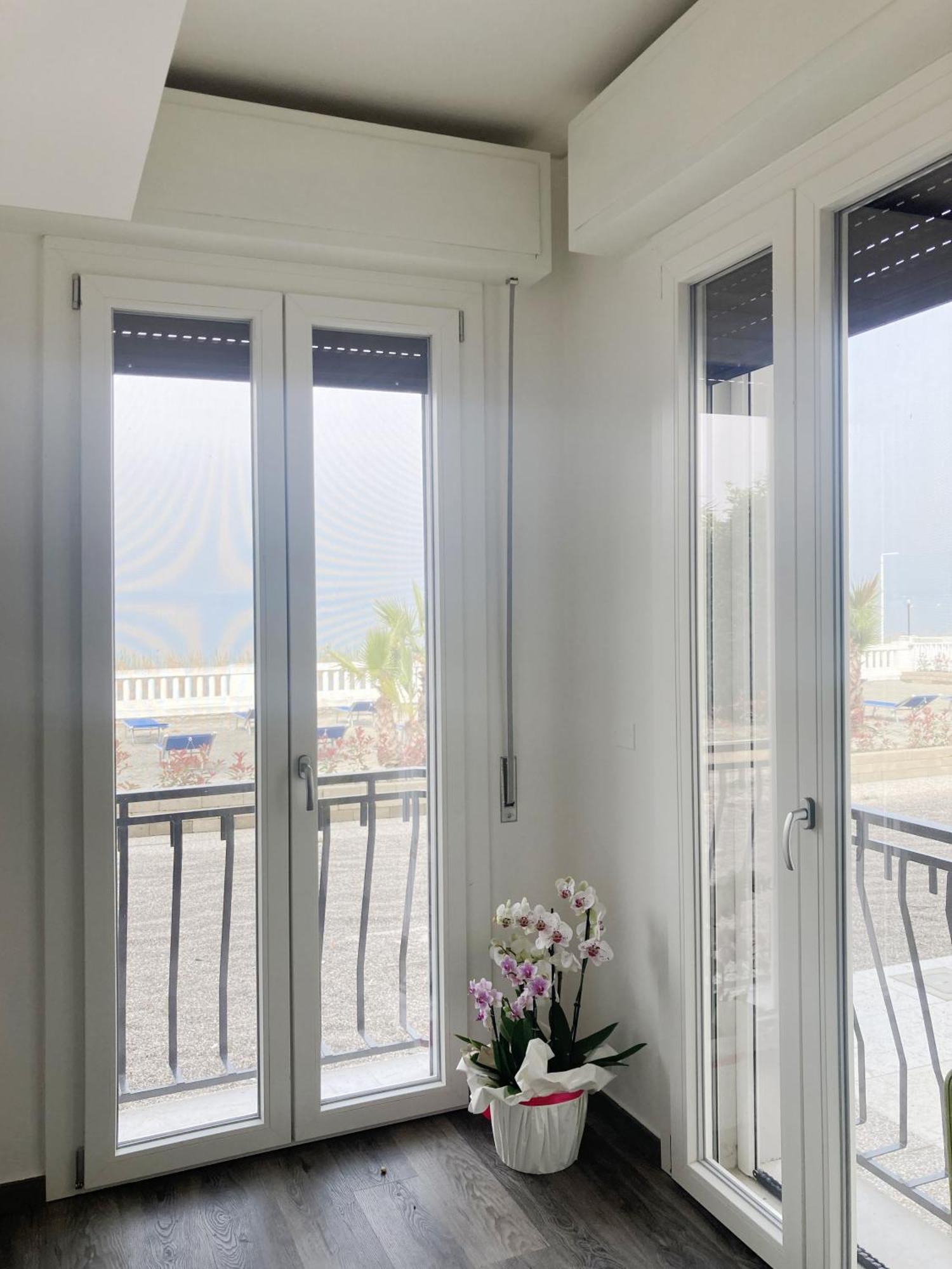 Hotel Villa Trieste Сірміоне Екстер'єр фото