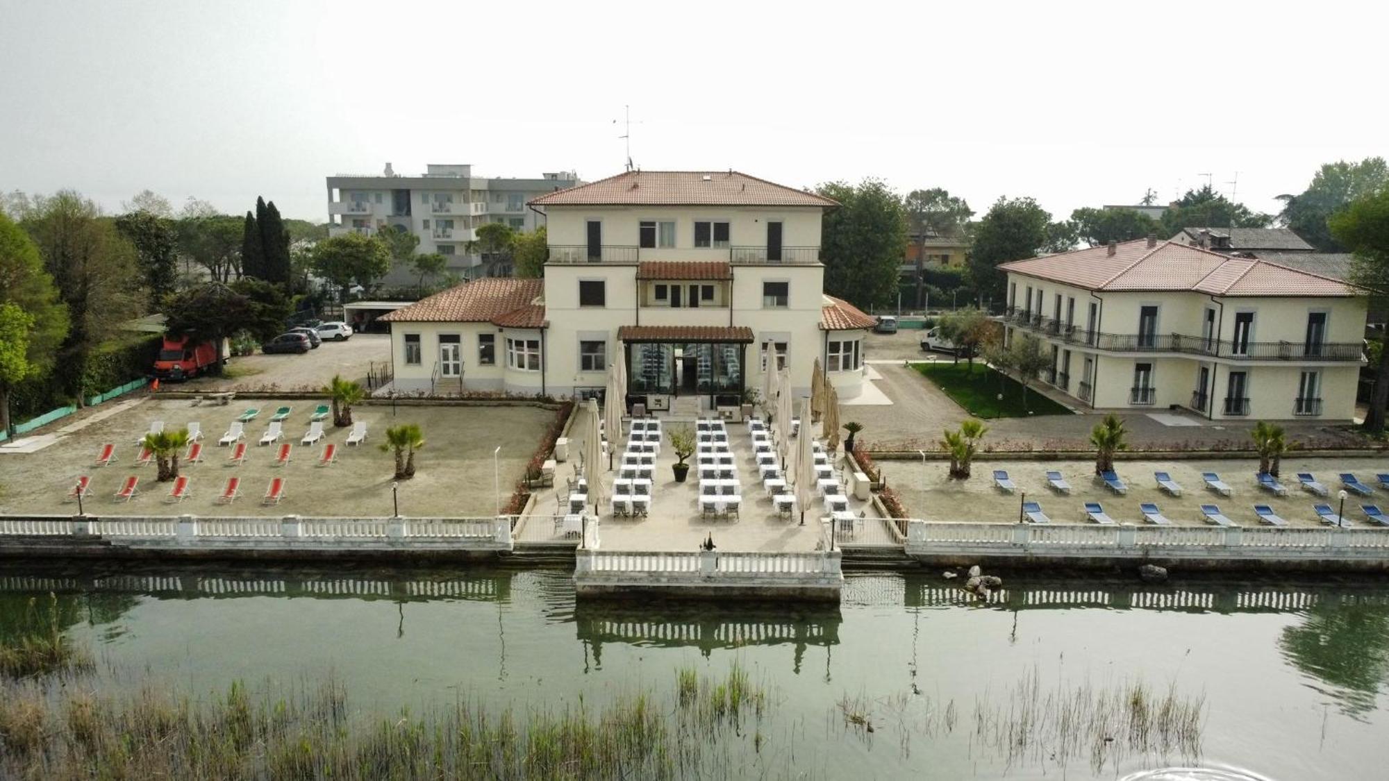 Hotel Villa Trieste Сірміоне Екстер'єр фото