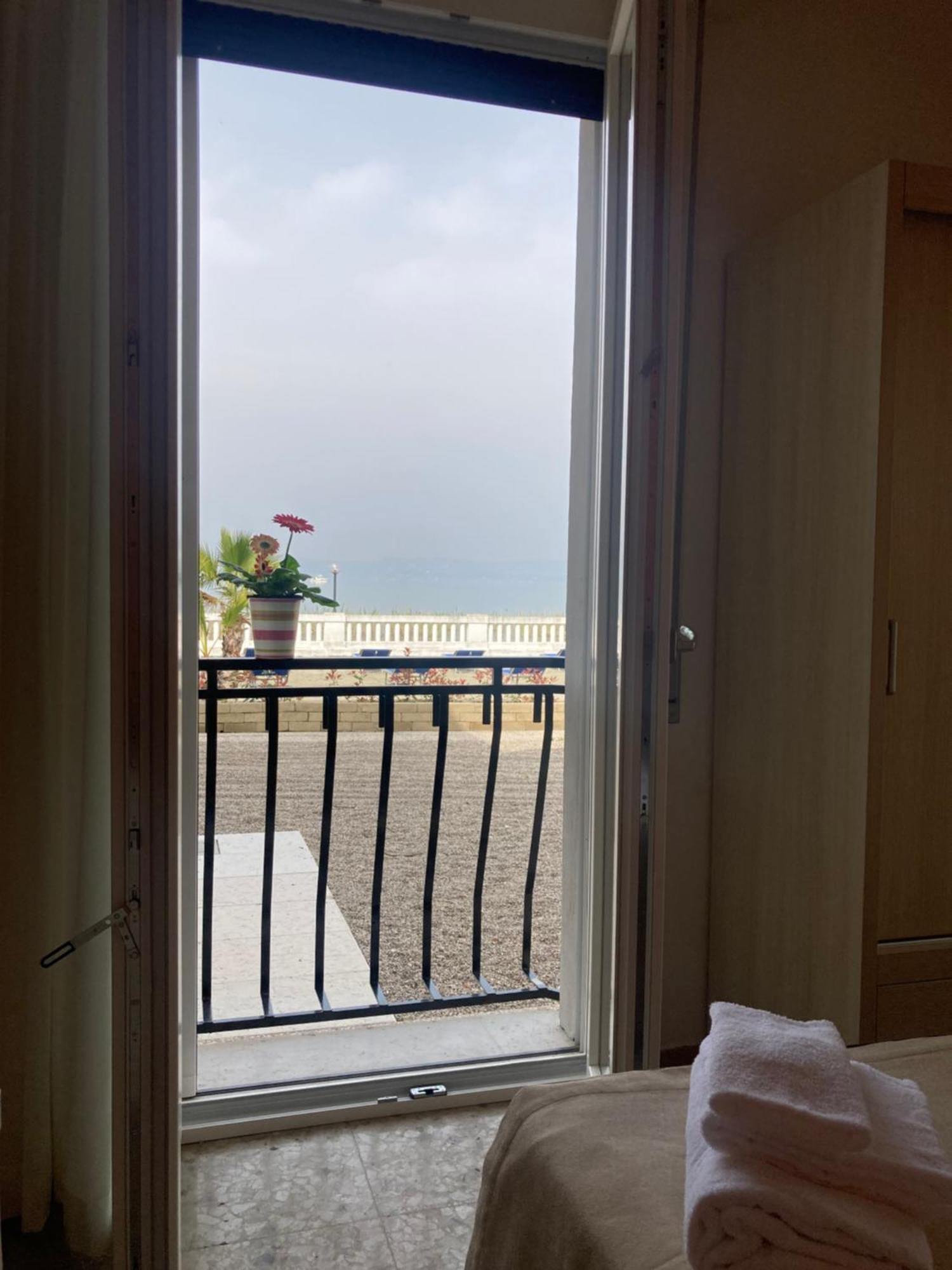 Hotel Villa Trieste Сірміоне Екстер'єр фото