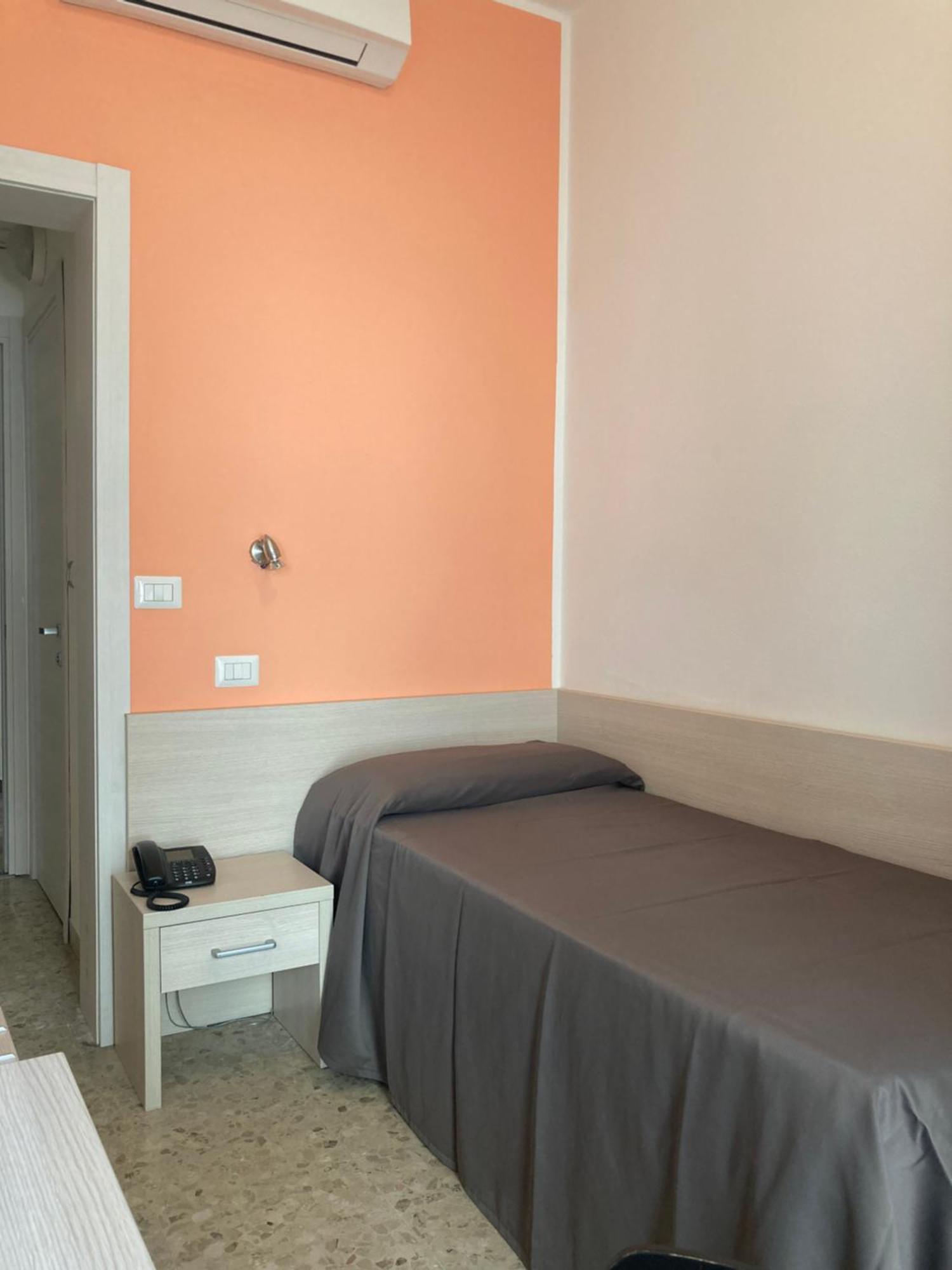 Hotel Villa Trieste Сірміоне Номер фото
