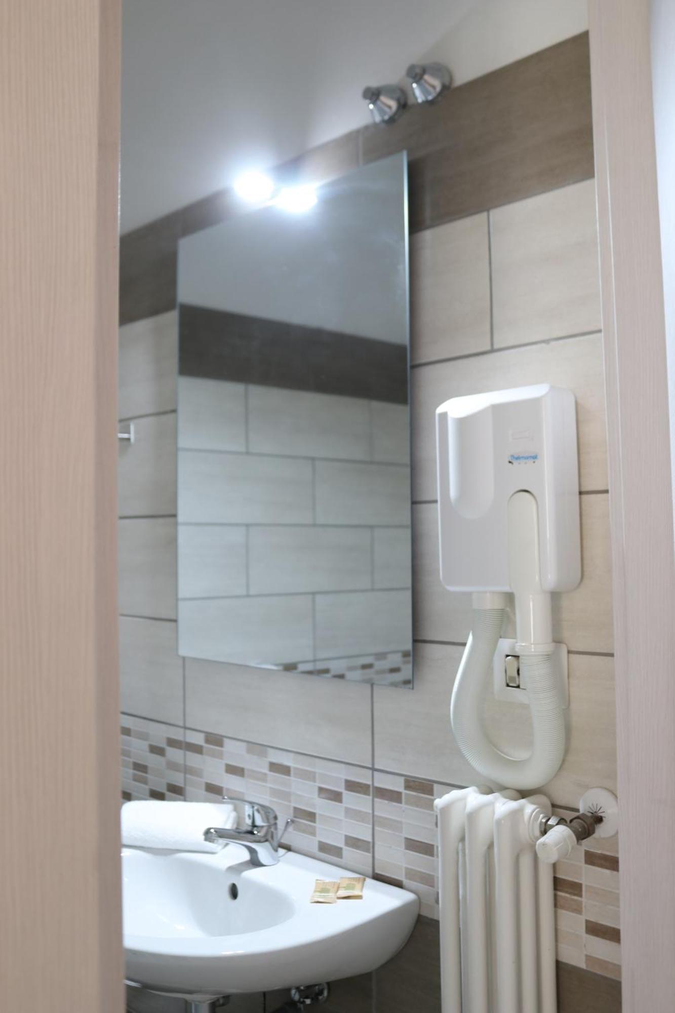 Hotel Villa Trieste Сірміоне Номер фото
