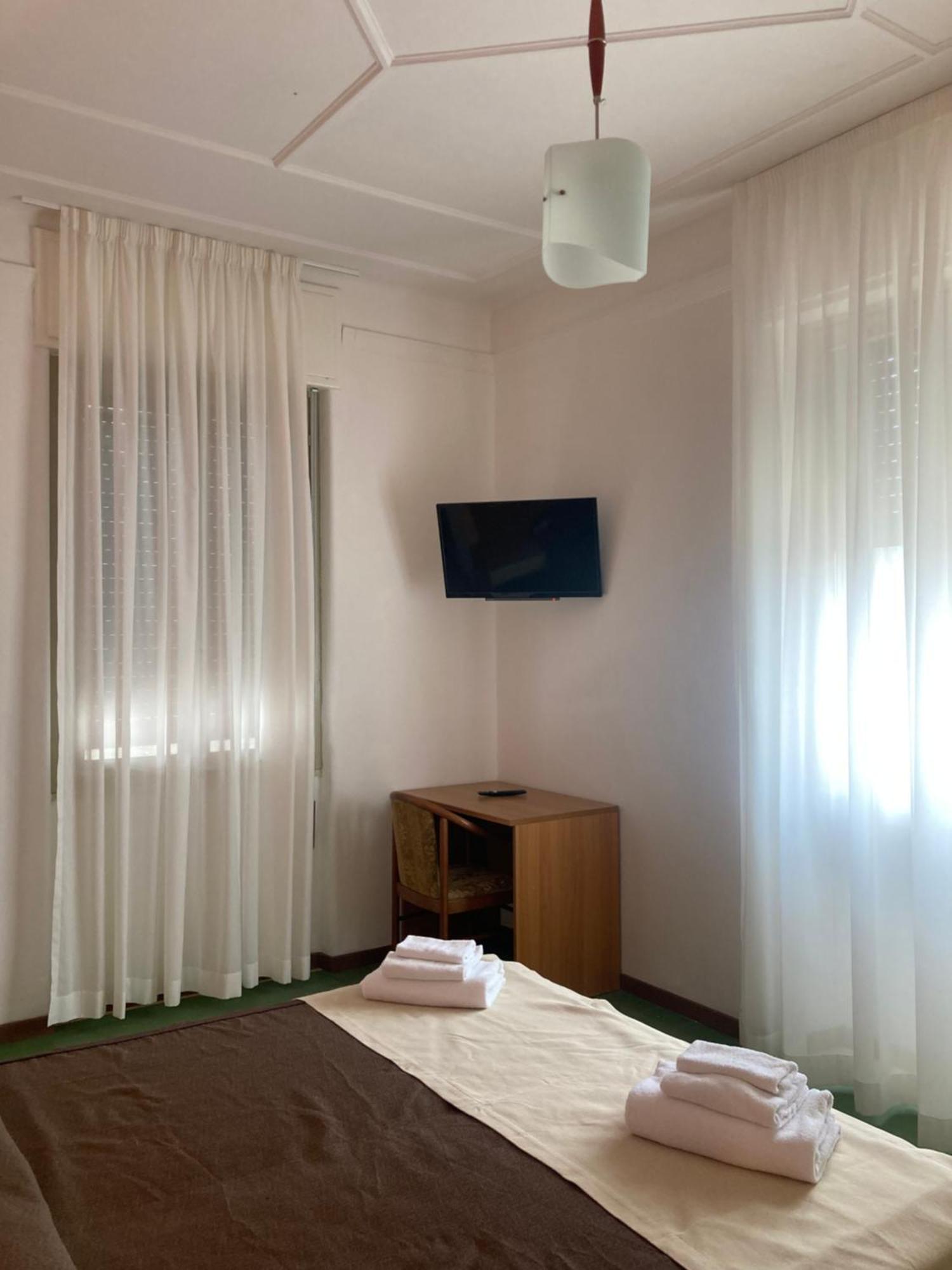 Hotel Villa Trieste Сірміоне Номер фото