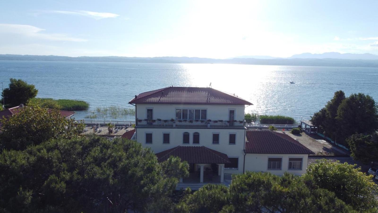 Hotel Villa Trieste Сірміоне Екстер'єр фото