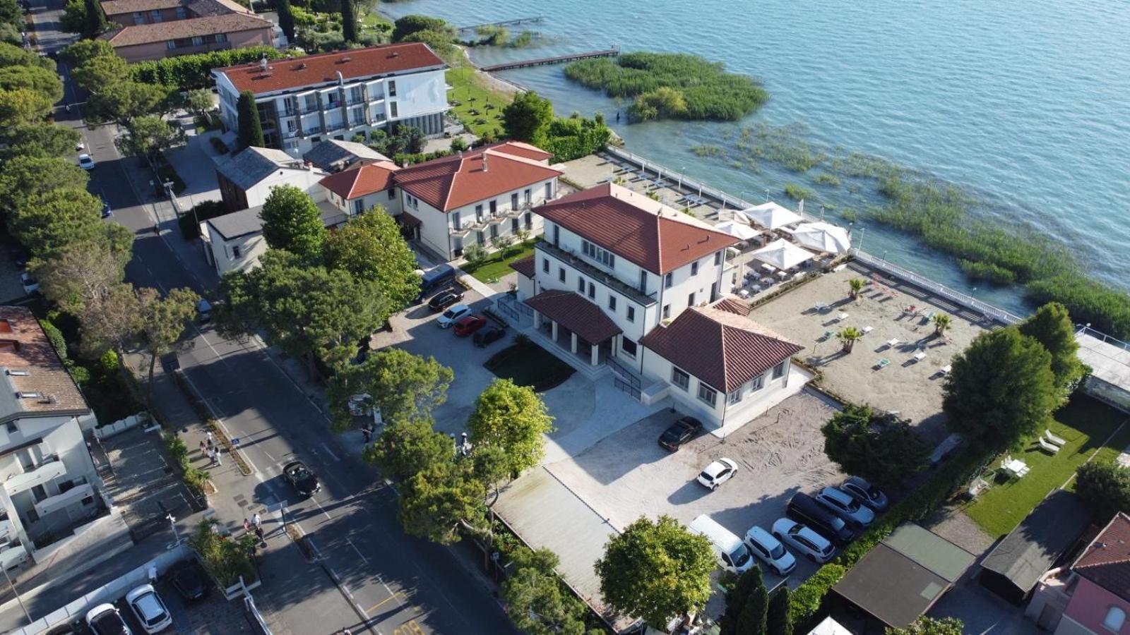 Hotel Villa Trieste Сірміоне Екстер'єр фото