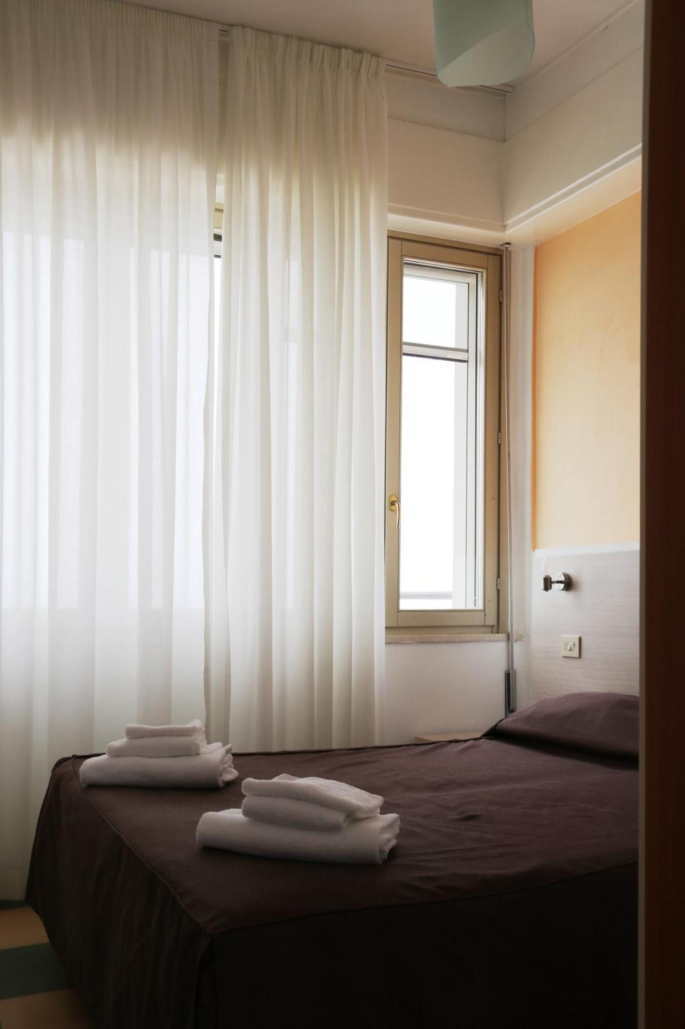 Hotel Villa Trieste Сірміоне Екстер'єр фото